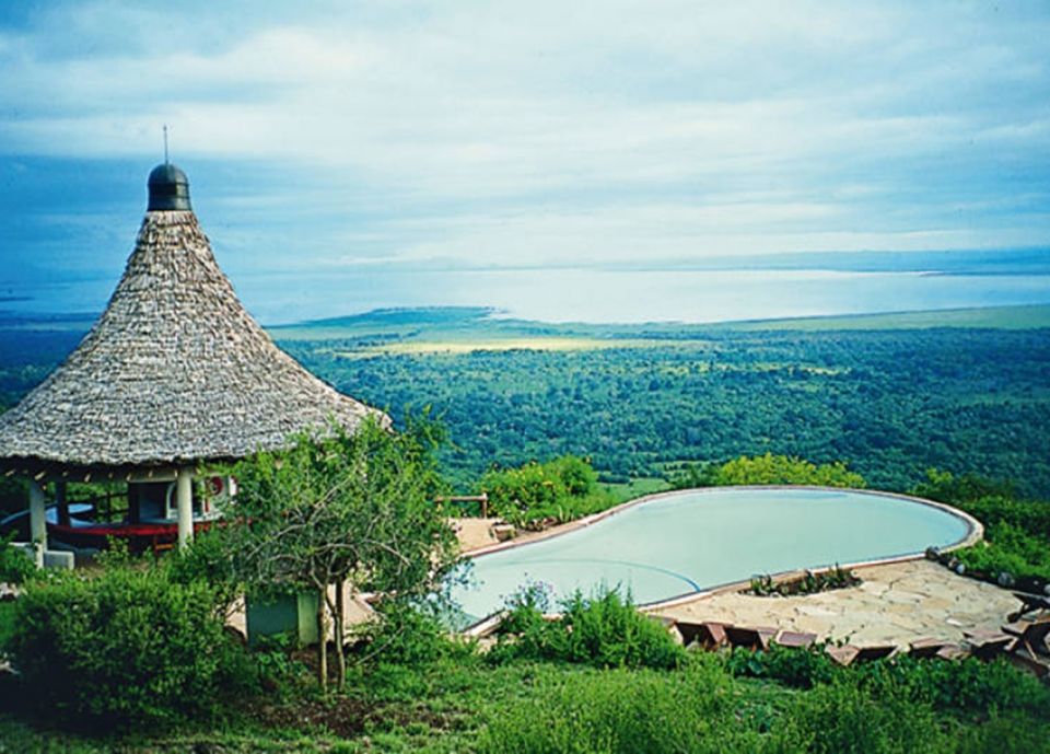 Outdoor picnic lunch at Lake Manyara Serena lodge